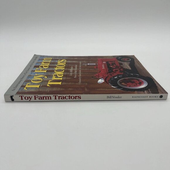 Toy Farm Tractors by Bill Vossler Trade Paperback (1998) First Edition - Picture 3 of 4